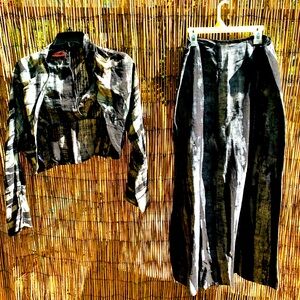 Vintage Leslie Grant black & white batik matching crop jacket & long skirt